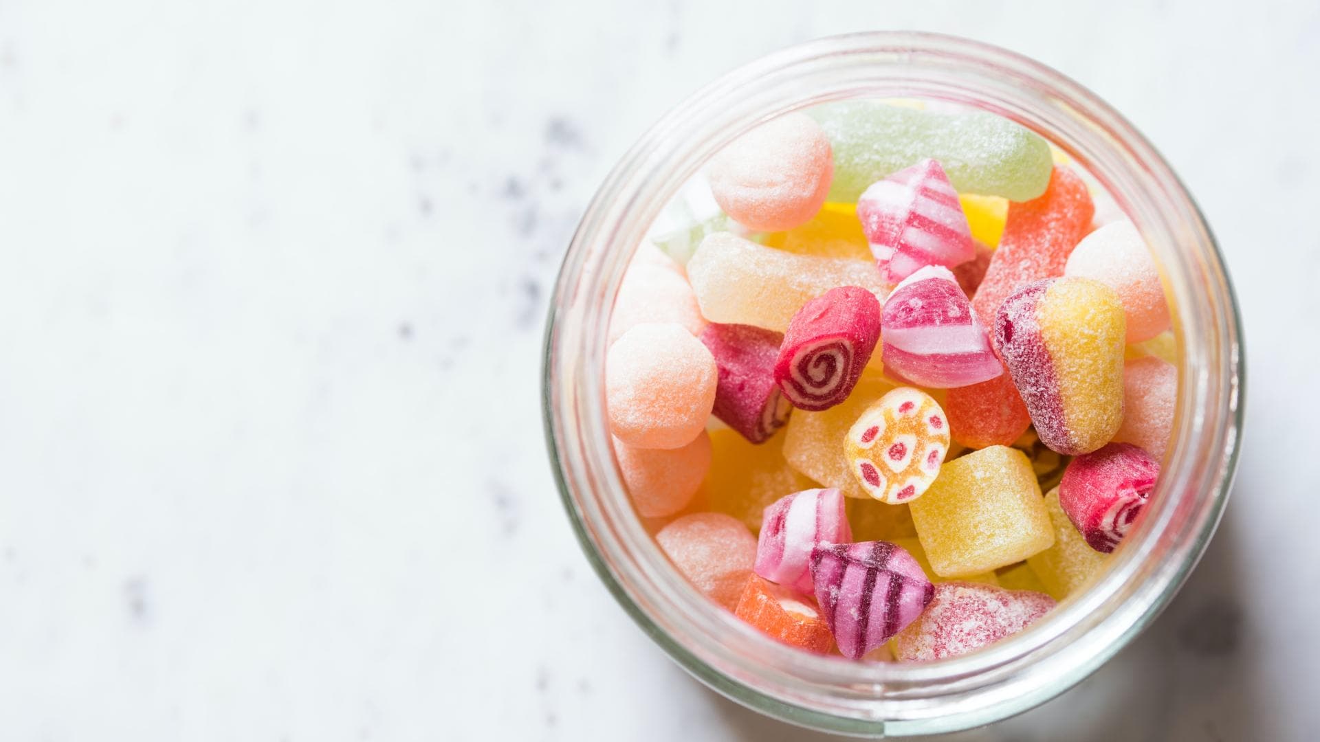 Glas mit Bonbons