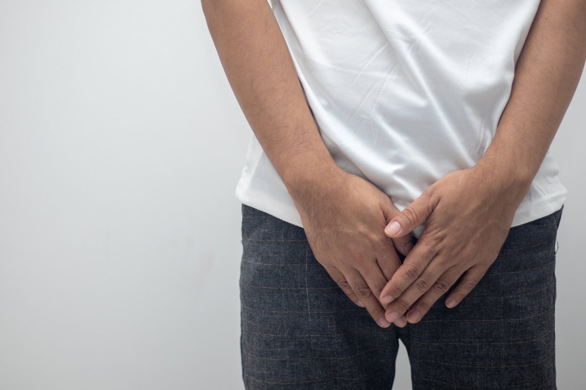 Ausfluss beim Mann: Diese Ursachen stecken hinter dem Symptom