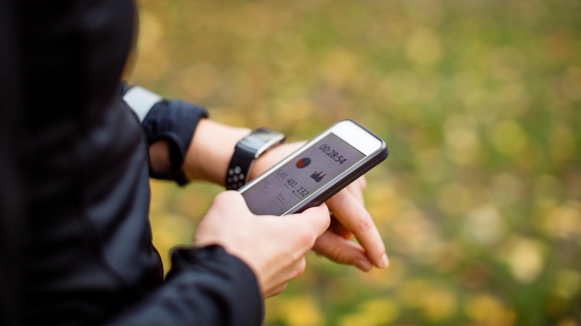Fitnesstracker können zu Übertraining, Verletzungen und Essstörungen führen.