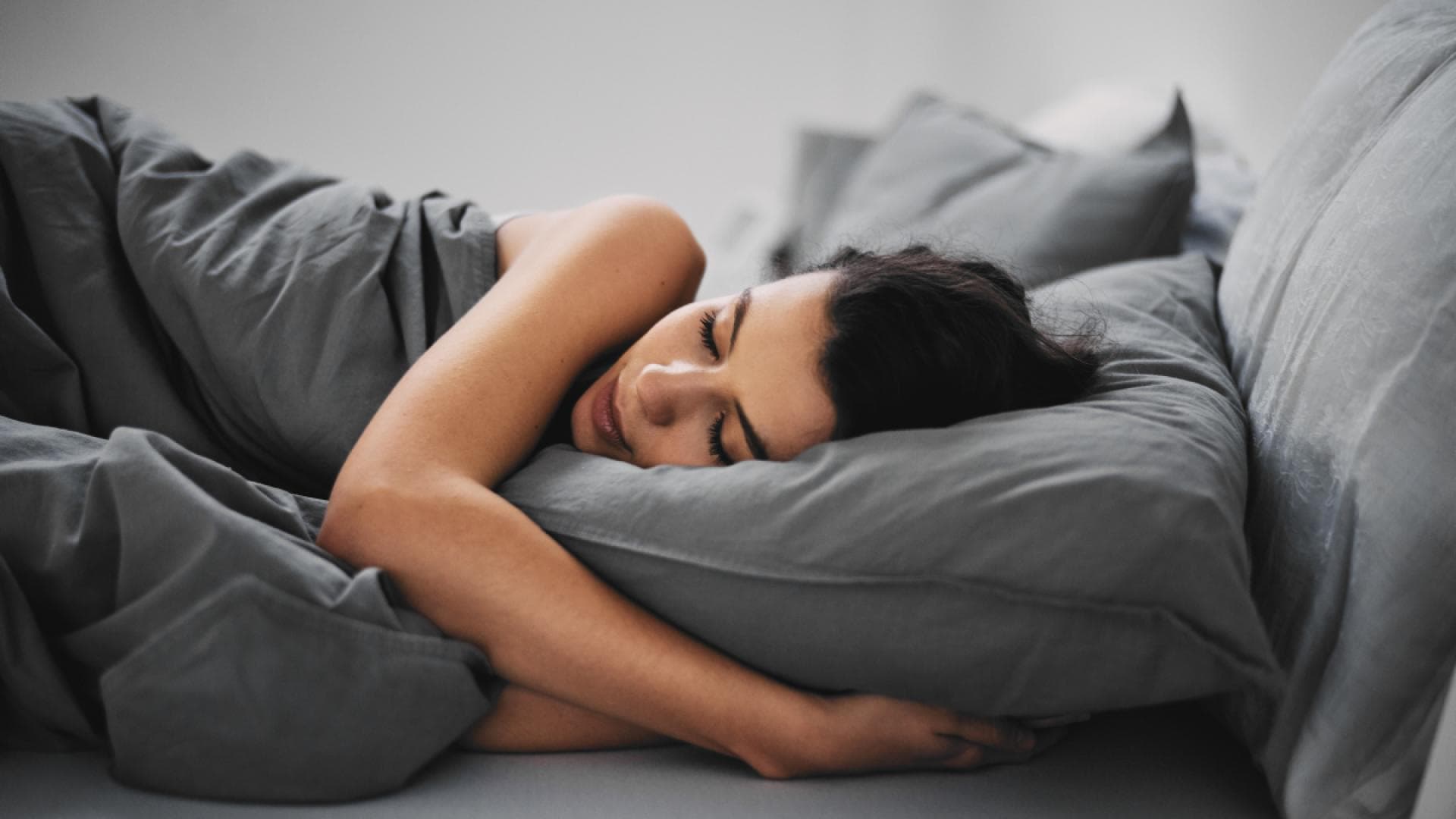 Frau im Bett