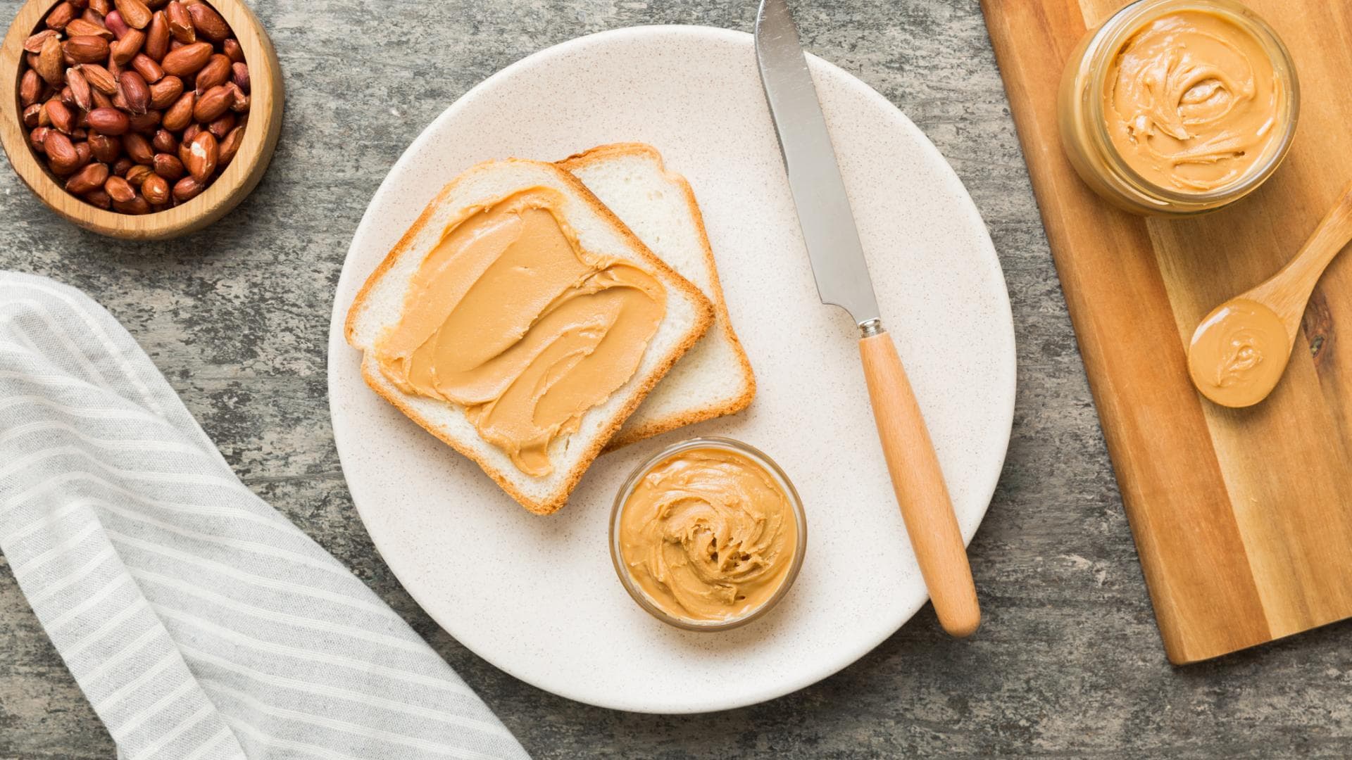 Toast mit Erdnussbutter