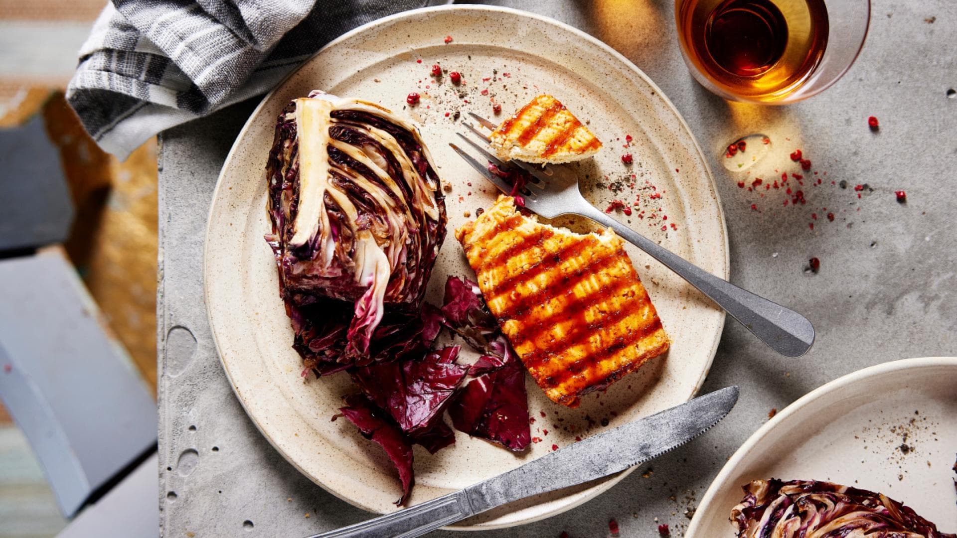 Gegrillter Tofu mit Radicchio Gegrillter Tofu mit Radicchio