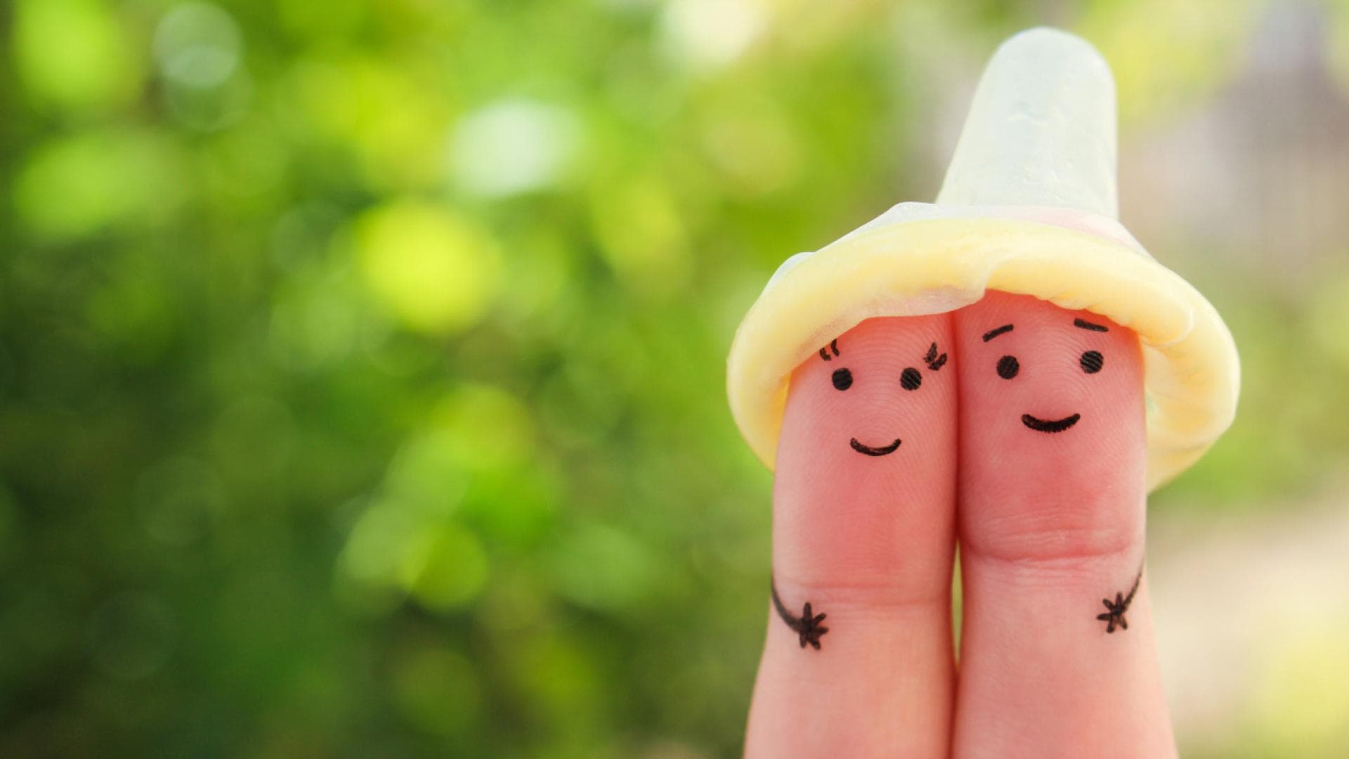 Kondom auf Finger