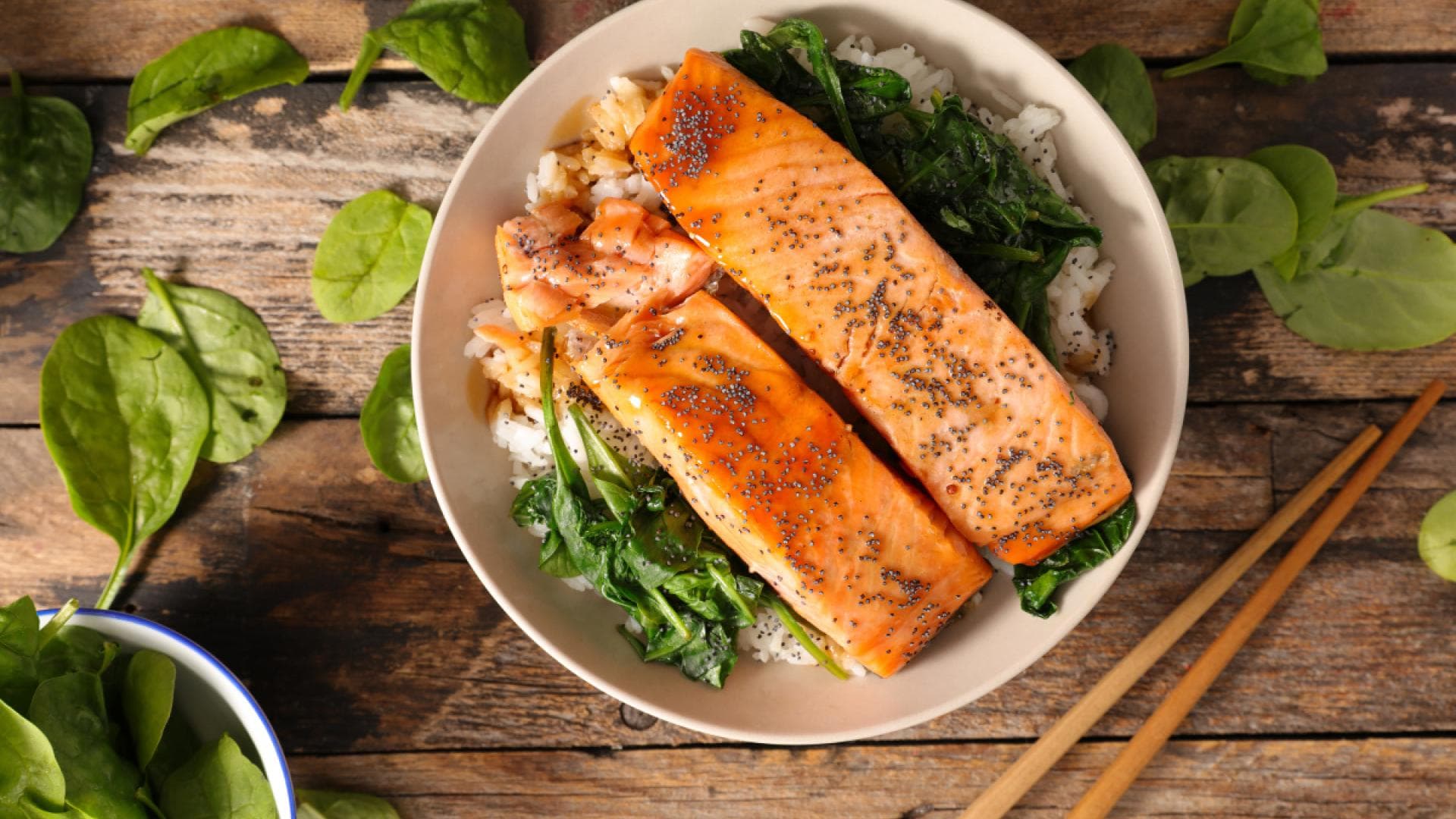 Lachs auf Reis mit Spinat Lachs auf Reis mit Spinat