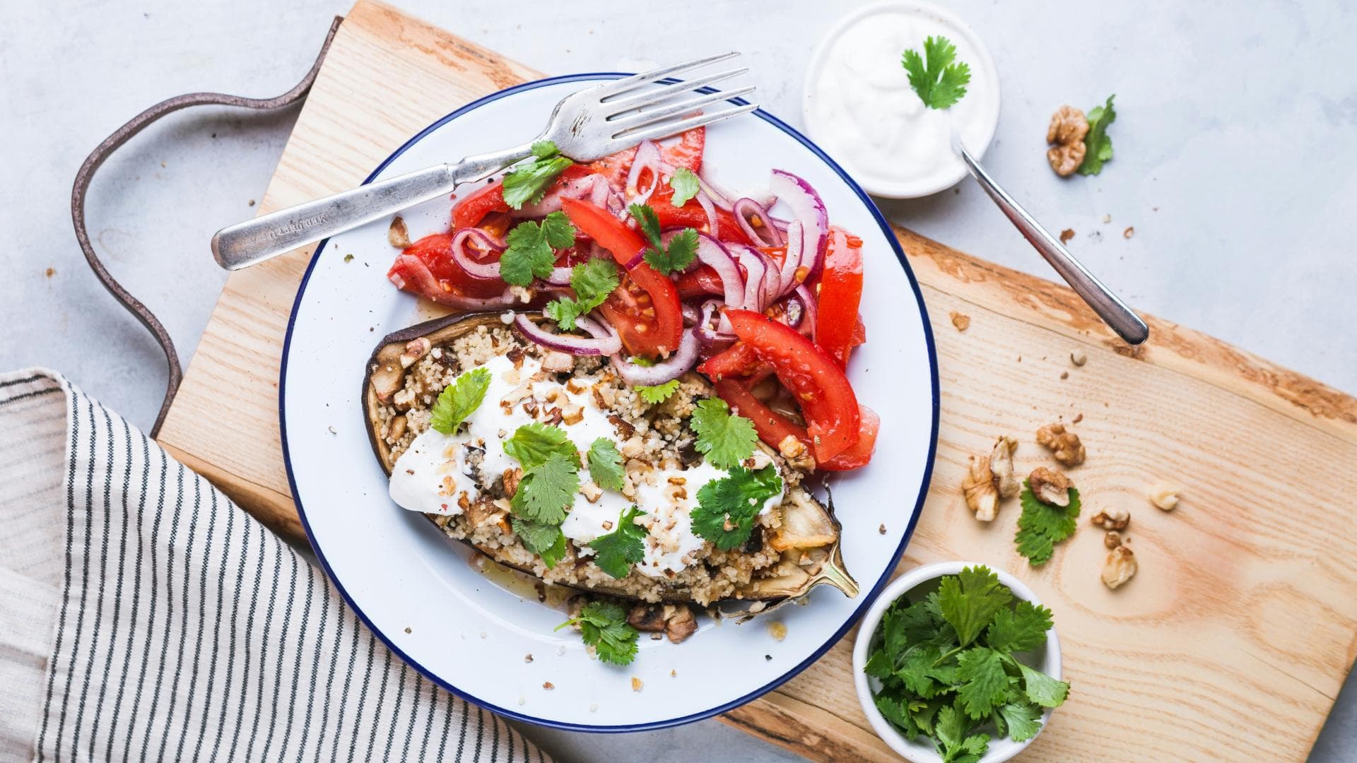 Gefüllte Aubergine mit Tomatensalat Gefüllte Aubergine mit Tomatensalat