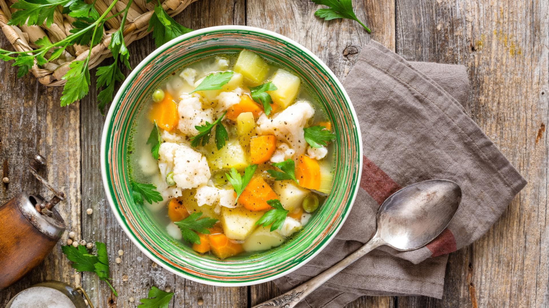 Gemüsesuppe mit Blumenkohl und Kartoffeln Gemüsesuppe mit Blumenkohl und Kartoffeln