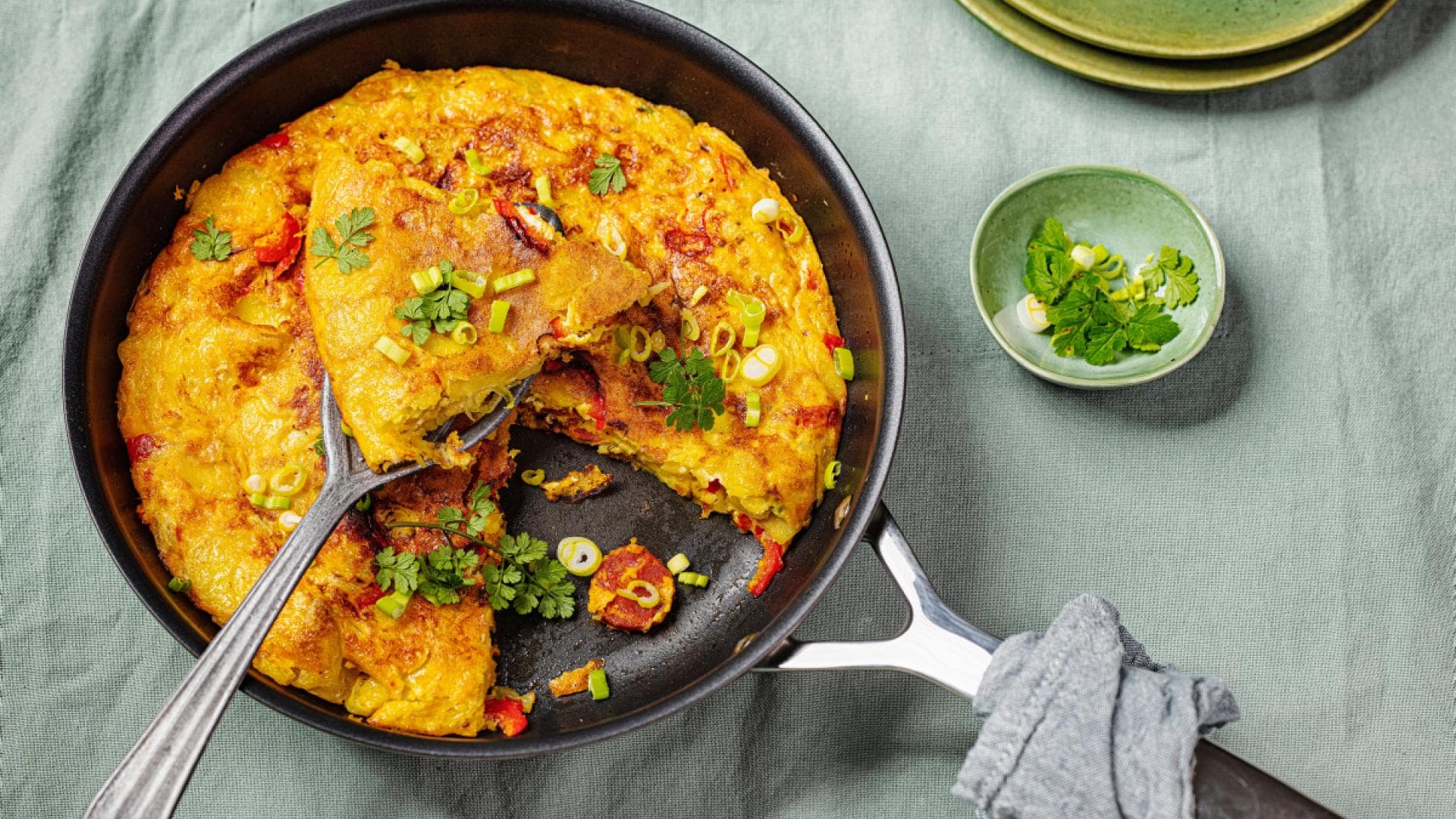 Tortilla mit Chorizo und Frühlingszwiebeln