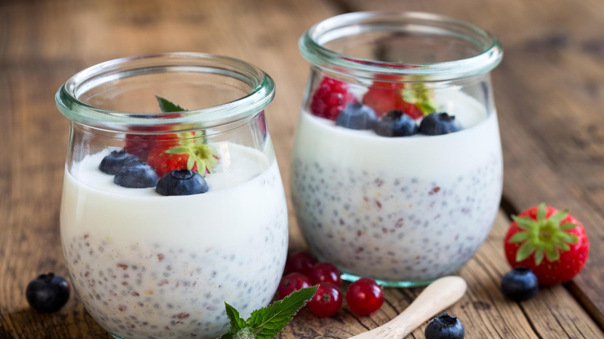 Chia-Pudding im Glas mit Beeren Chia-Pudding im Glas mit Beeren