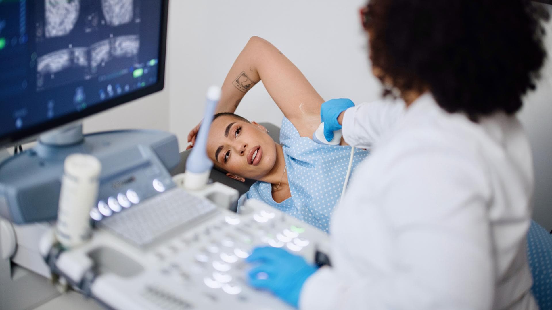 Ultraschalluntersuchung der Brust beim Frauenarzt Ultraschalluntersuchung der Brust beim Frauenarzt