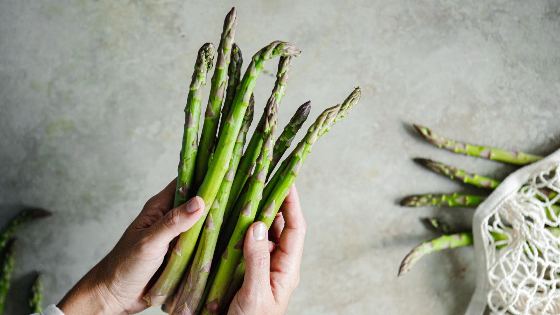 Ein Bund grüner Spargel Ein Bund grüner Spargel