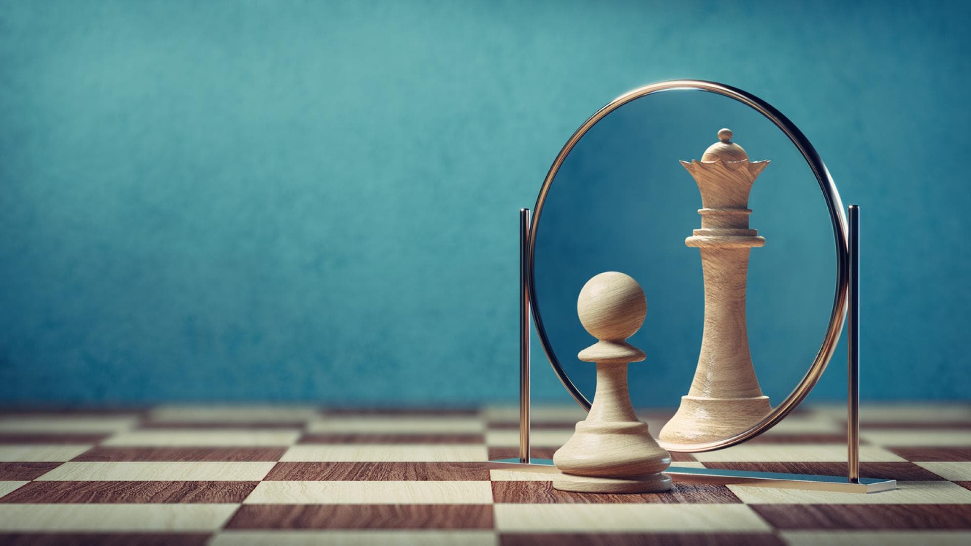 Wunschdenken kann gefährlich werden Darstellung einer Bauernfigur beim Schach, die im Spiegel eine Dame sieht