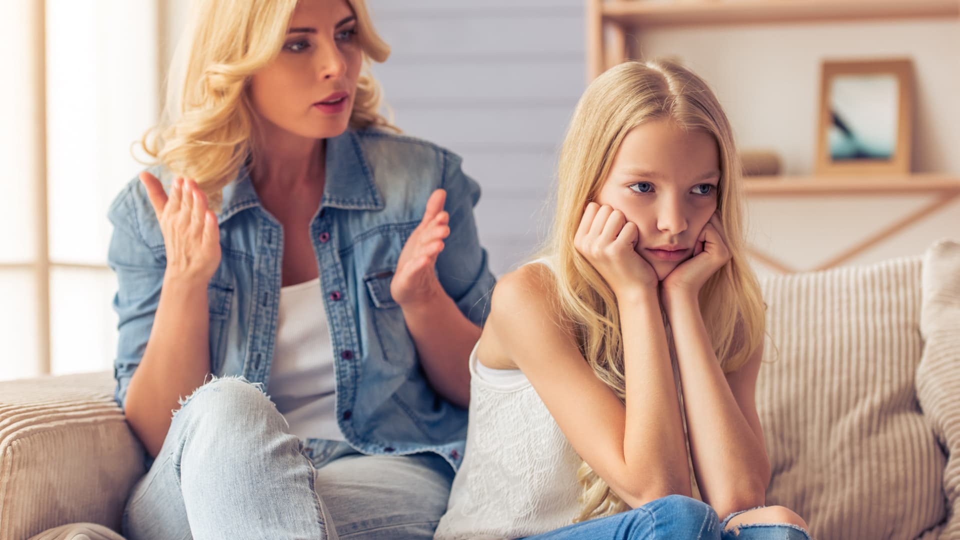Negative Rückmeldungen in der Kindheit können zu einem schwachen Selbstwertgefühl führen. Negative Rückmeldungen in der Kindheit können zu einem schwachen Selbstwertgefühl führen.