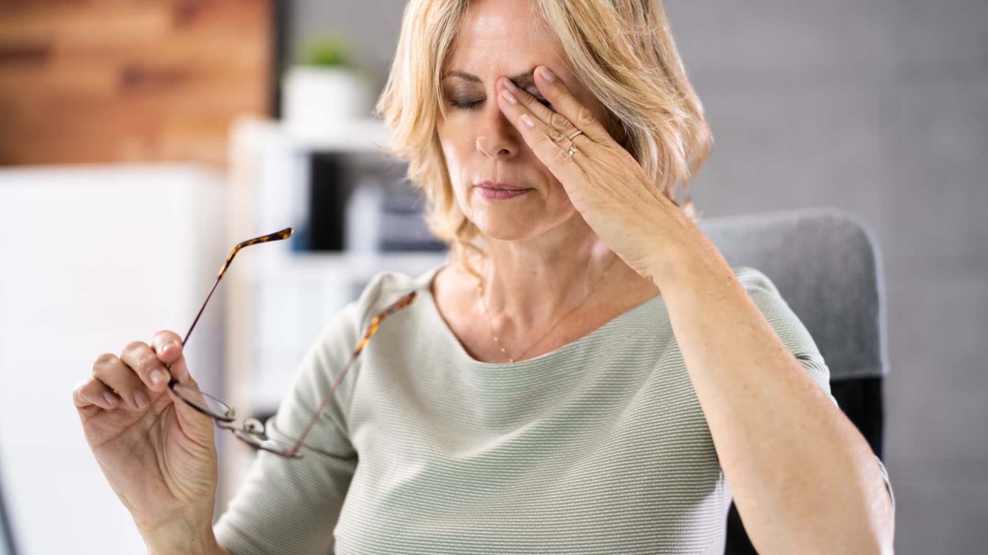 Die Symptome einer Durchblutungsstörung im Auge können plötzlich auftreten. Die Symptome einer Durchblutungsstörung im Auge können plötzlich auftreten.