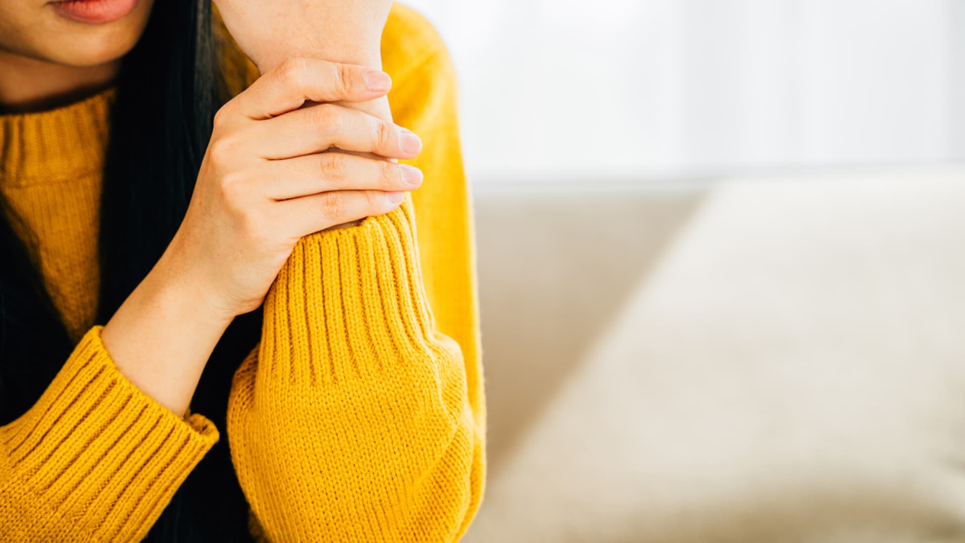 Ein Rheumaschub ist eine vorübergehende Verschlimmerung der Symptome bei rheumatischen Erkrankungen. Ein Rheumaschub ist eine vorübergehende Verschlimmerung der Symptome bei rheumatischen Erkrankungen.