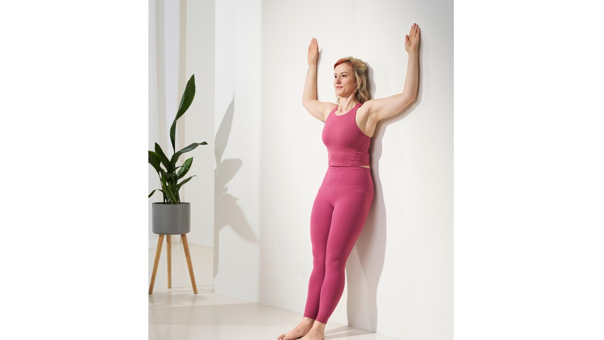 Natalia zeigt Übung Arm Sides Natalia zeigt Übung Arm Sides