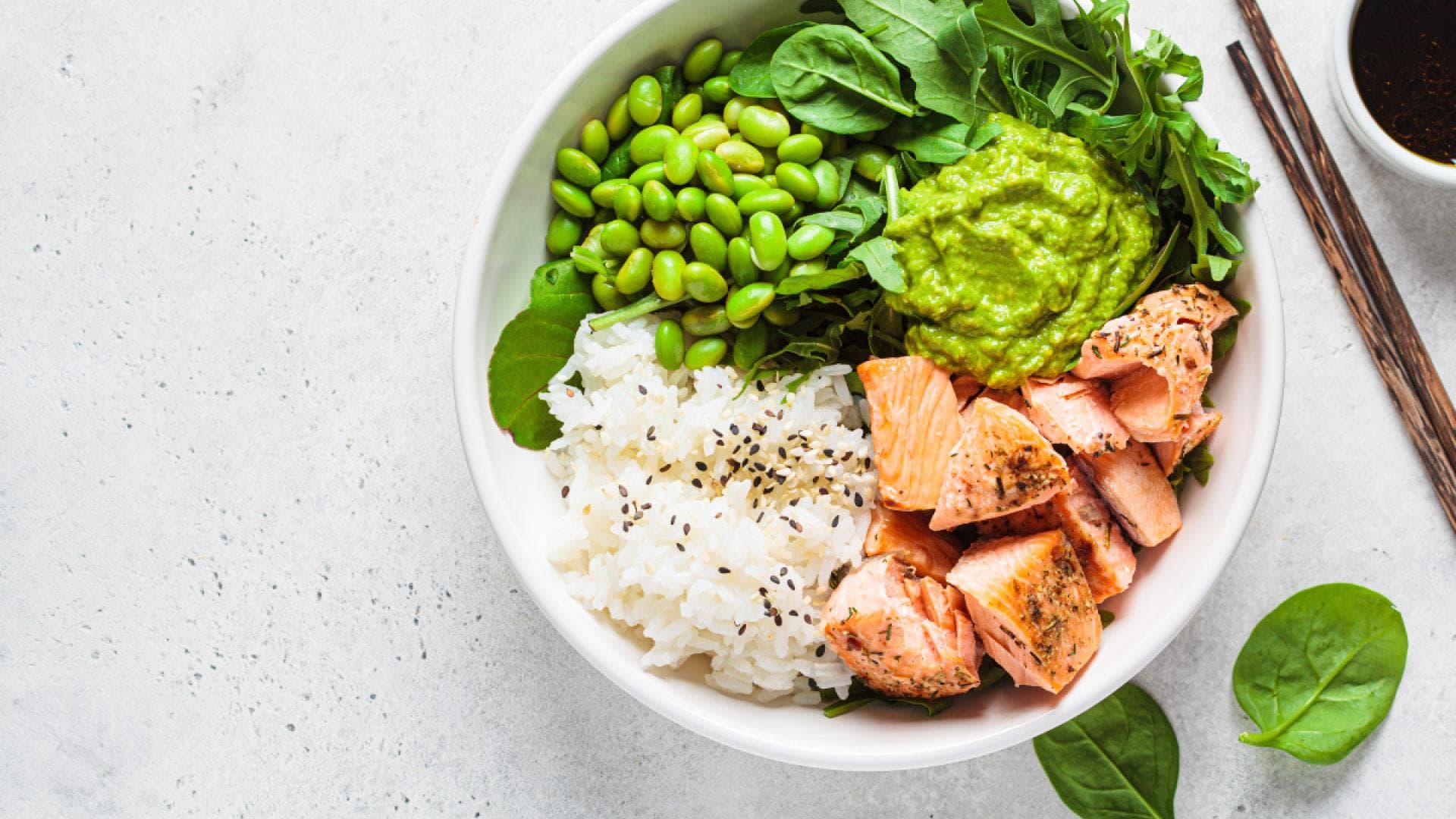 Reis mit Edamame und Lachs Reis mit Edamame und Lachs