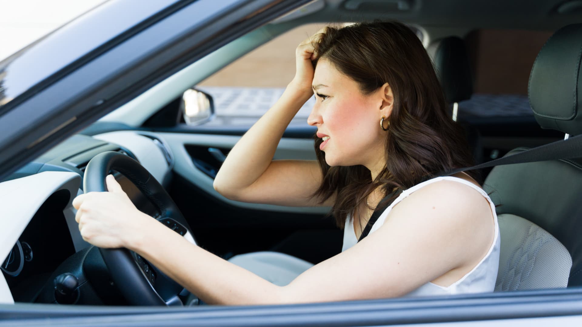 Panikattacken beim Autofahren sind beängstigend. Panikattacken beim Autofahren sind beängstigend.
