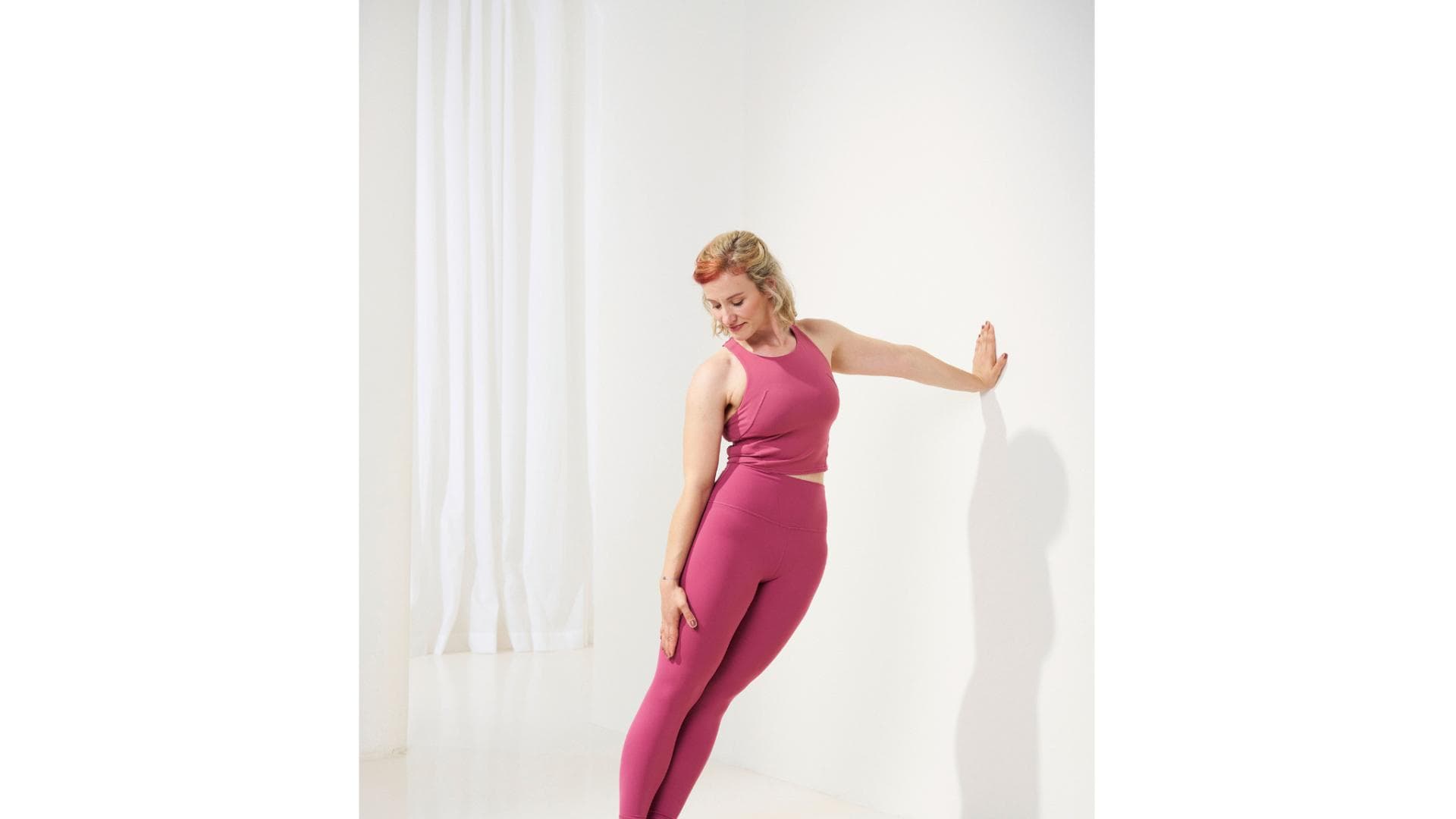 Natalia zeigt Übung Side Bend