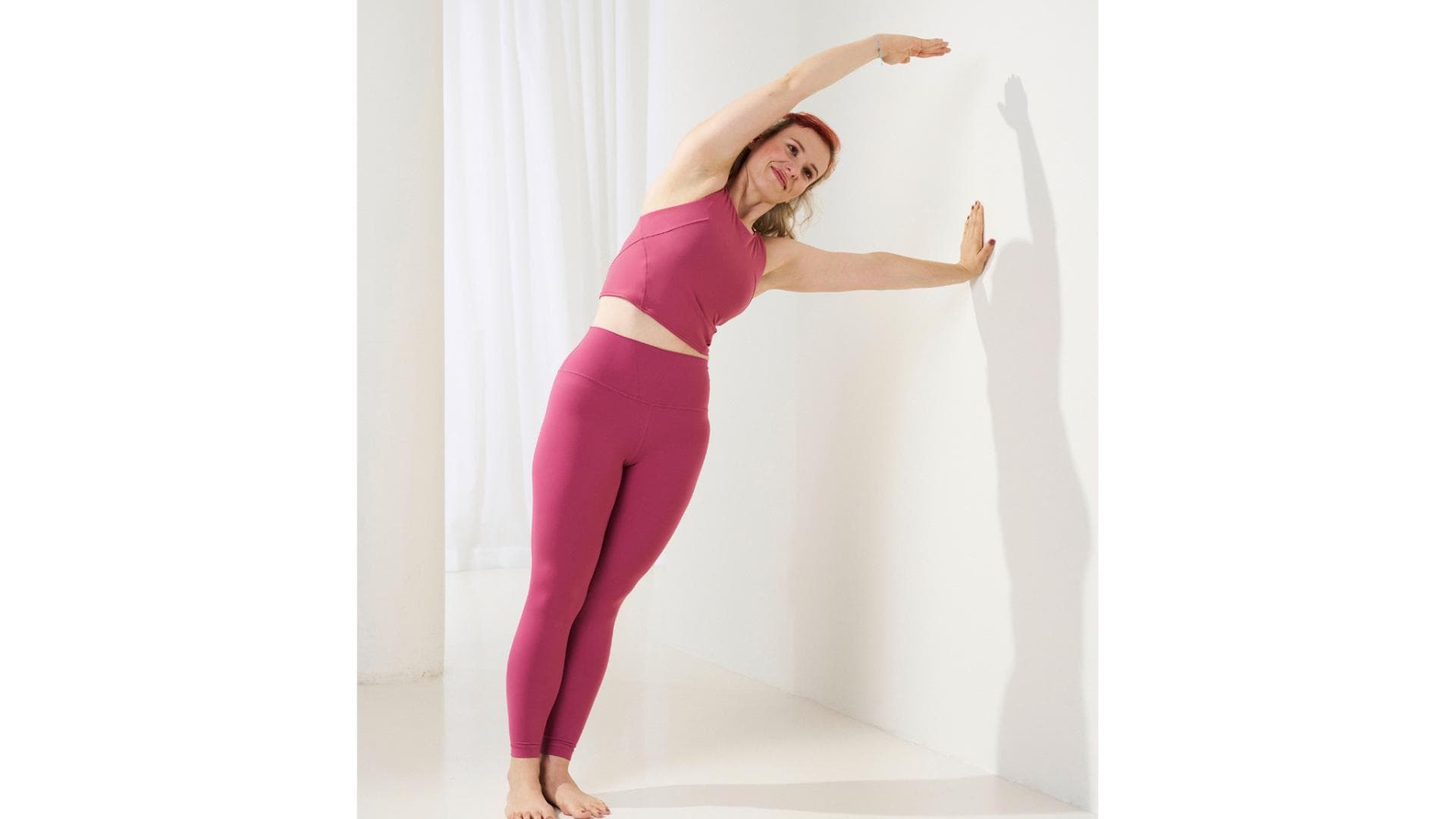 Natalia zeigt Übung Side Bend