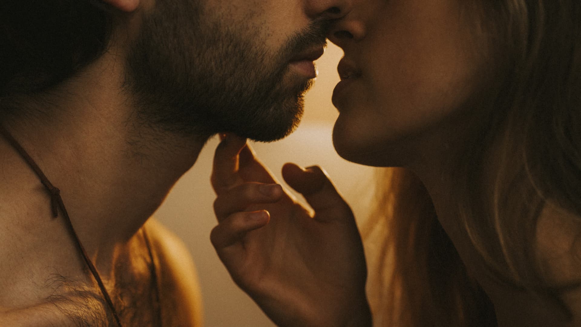 Macht und Kontrolle spielen eine zentrale Rolle im Sexualleben eines Narzissten.