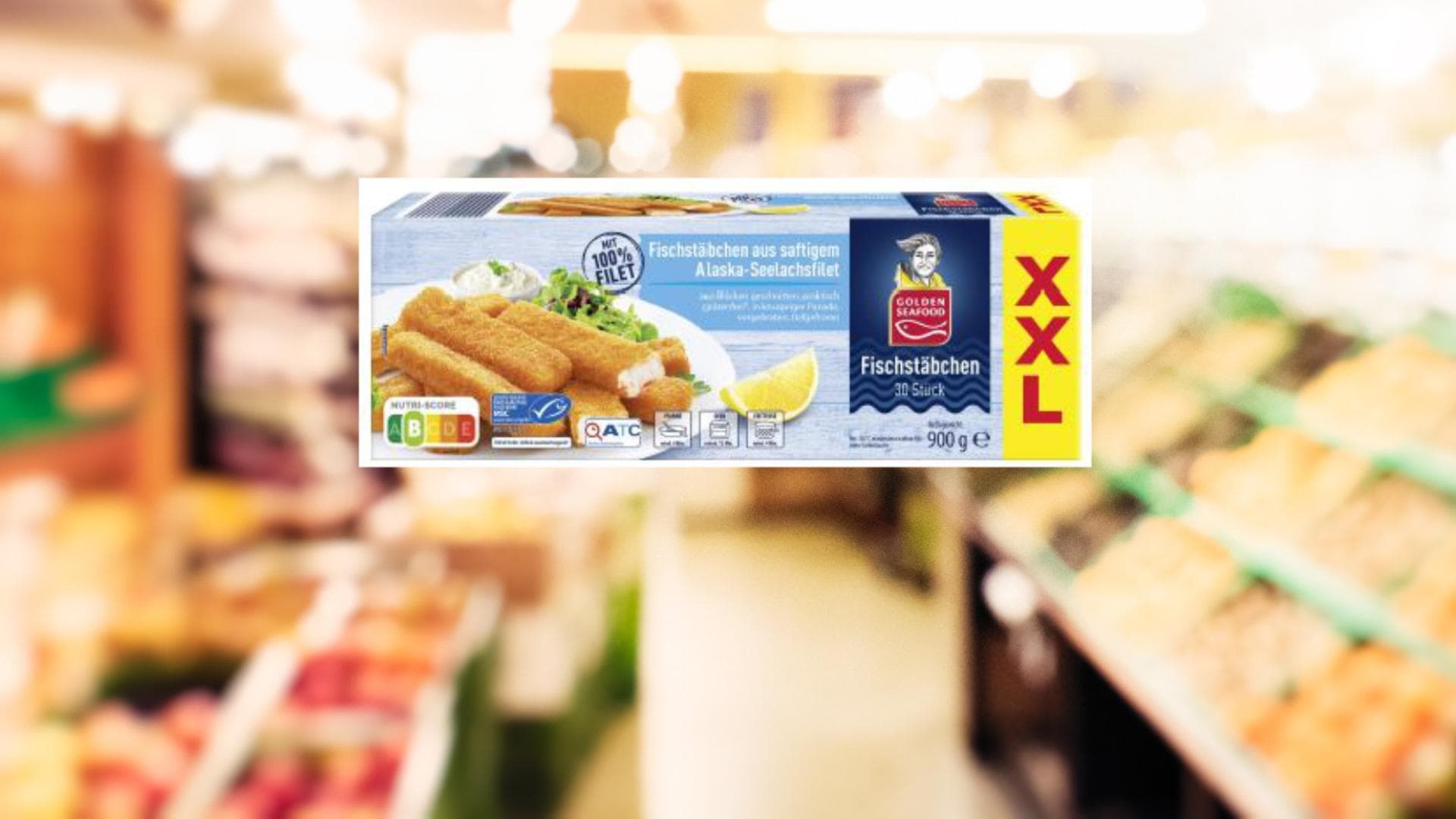 Fischstäbchen vor Supermarkthintergrund