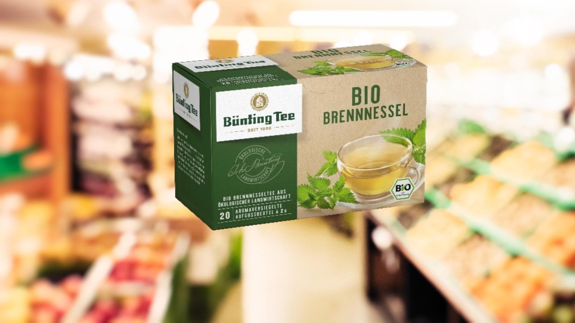 Betroffene Teepackung vor Supermarkthintergrund Betroffene Teepackung vor Supermarkthintergrund