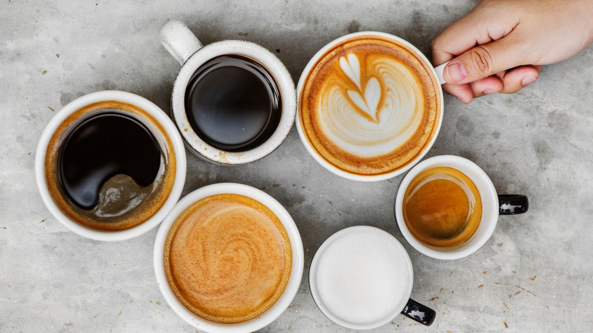 Verschiedene Kaffeegetränke in Tassen Verschiedene Kaffeegetränke in Tassen