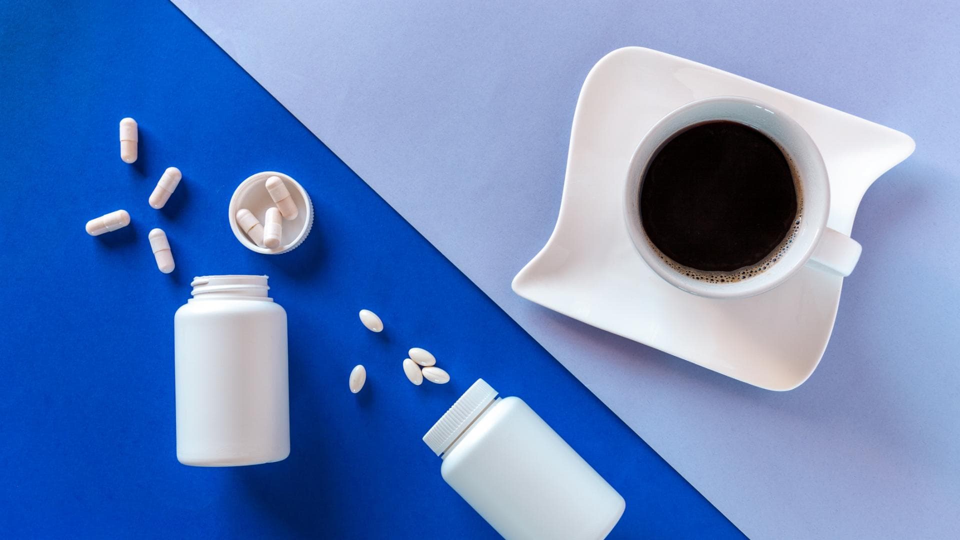 Pillendosen und Kaffeetasse Pillendosen und Kaffeetasse