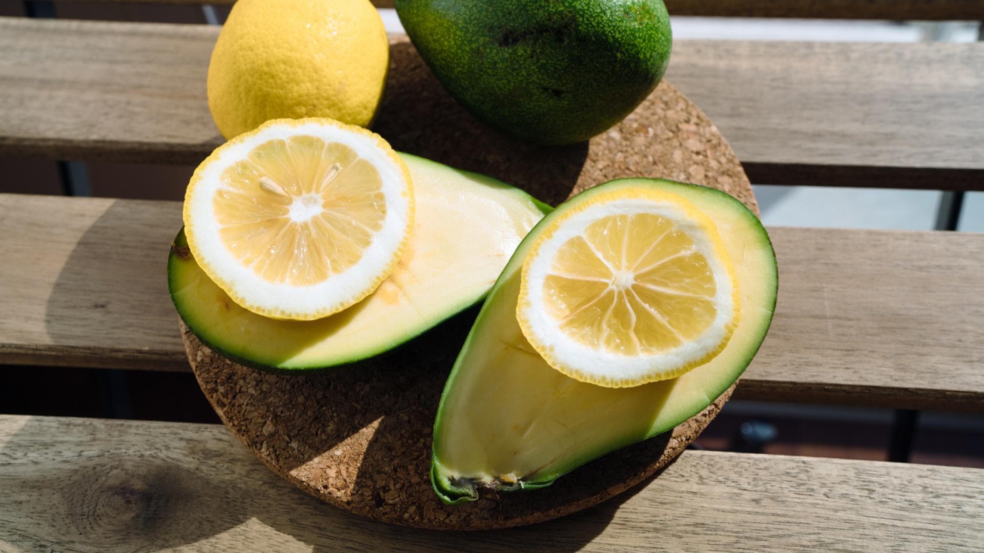 Avocados und Zitronen bilden ein unschlagbares Duo für das Immunsystem. Avocados und Zitronen bilden ein unschlagbares Duo für das Immunsystem.