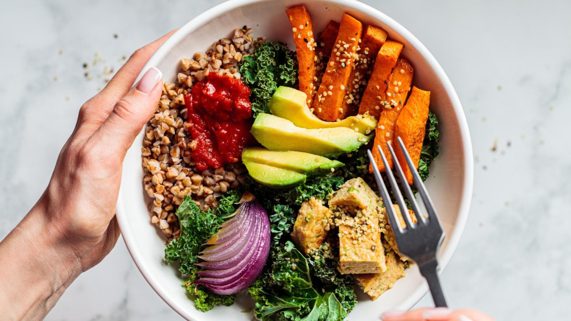 Bowl mit Gemüse und Tofu Bowl mit Gemüse und Tofu