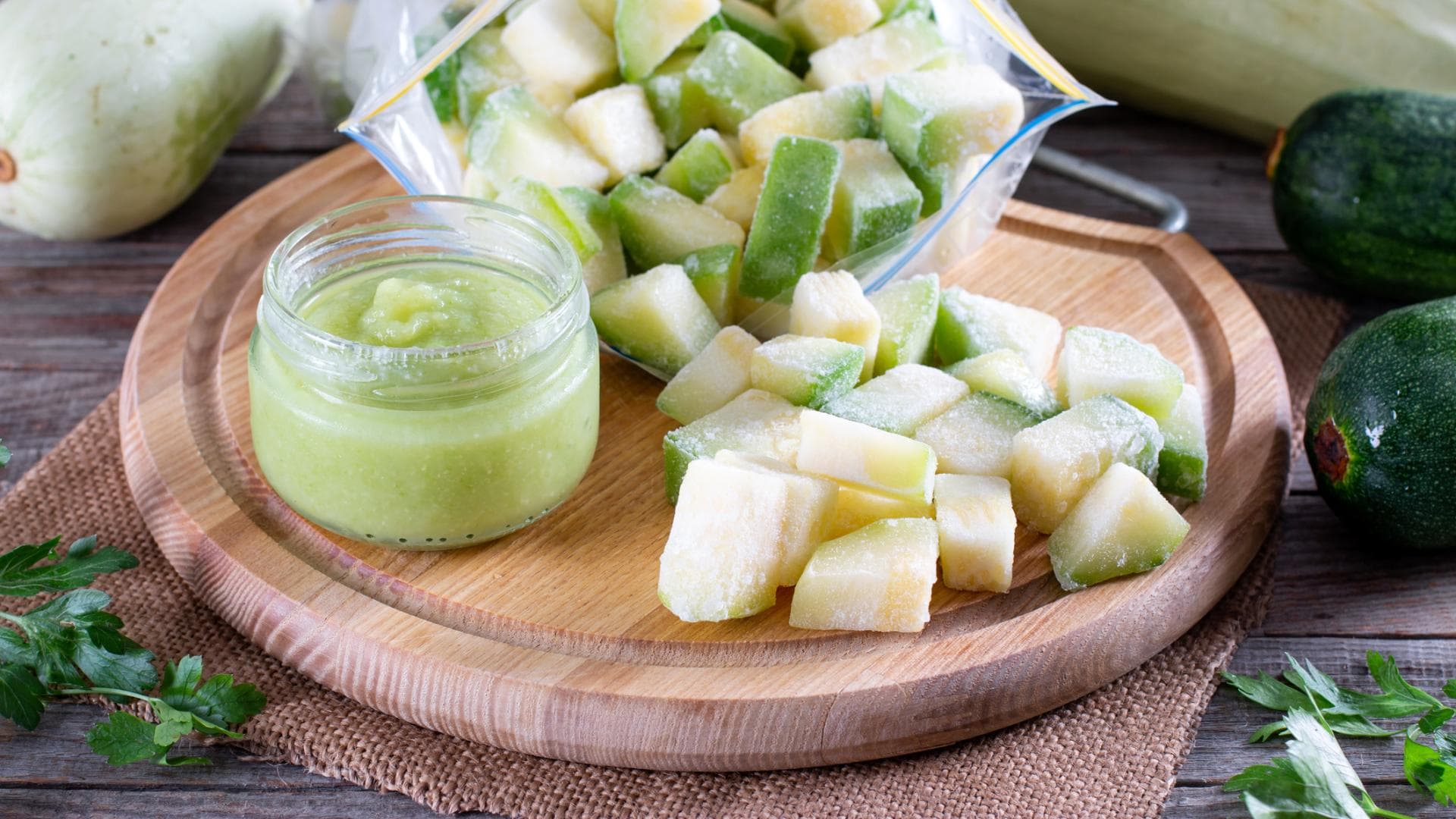 Zucchini roh eingefroren Zucchini roh eingefroren