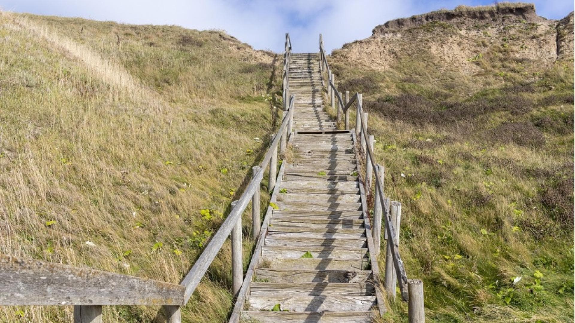 Eine Treppe in den Dünen an der Nordsee