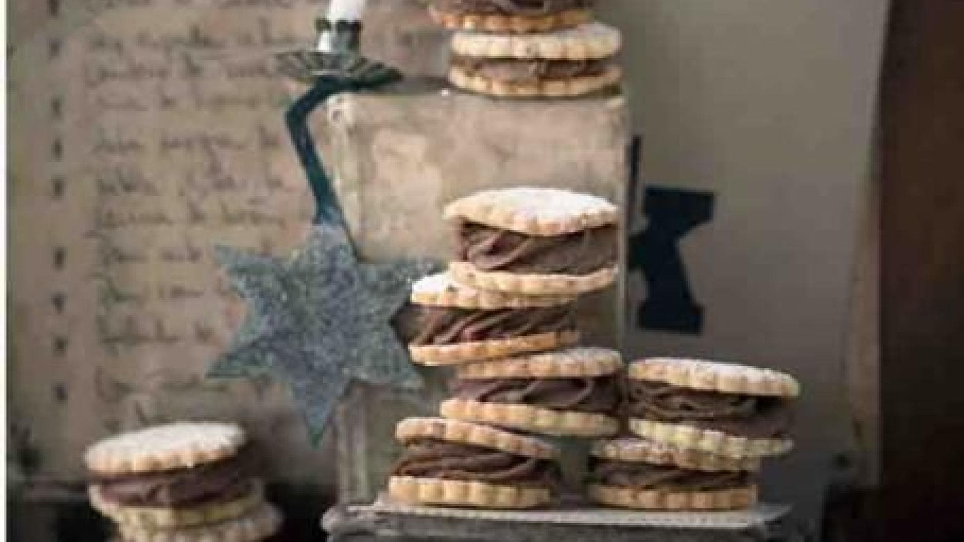 Haselnuss-Plätzchen mit Maronenfüllung Haselnuss-Plätzchen mit Maronenfüllung