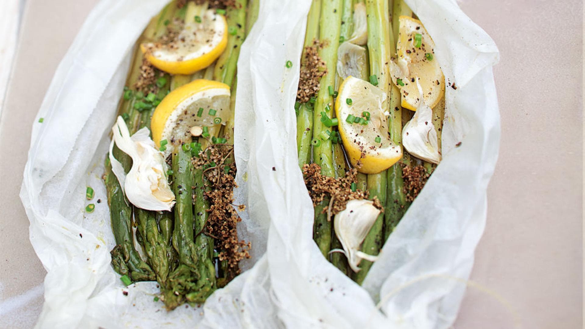 Überbackener grüner Spargel Überbackener grüner Spargel