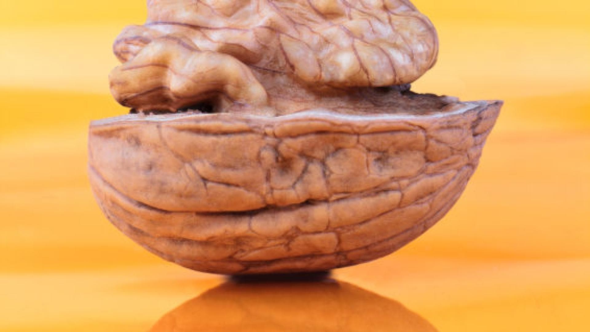 Die Walnuss gilt zu Recht als Superfood, da sie eine Vielzahl von gesundheitlichen Vorteilen bietet.