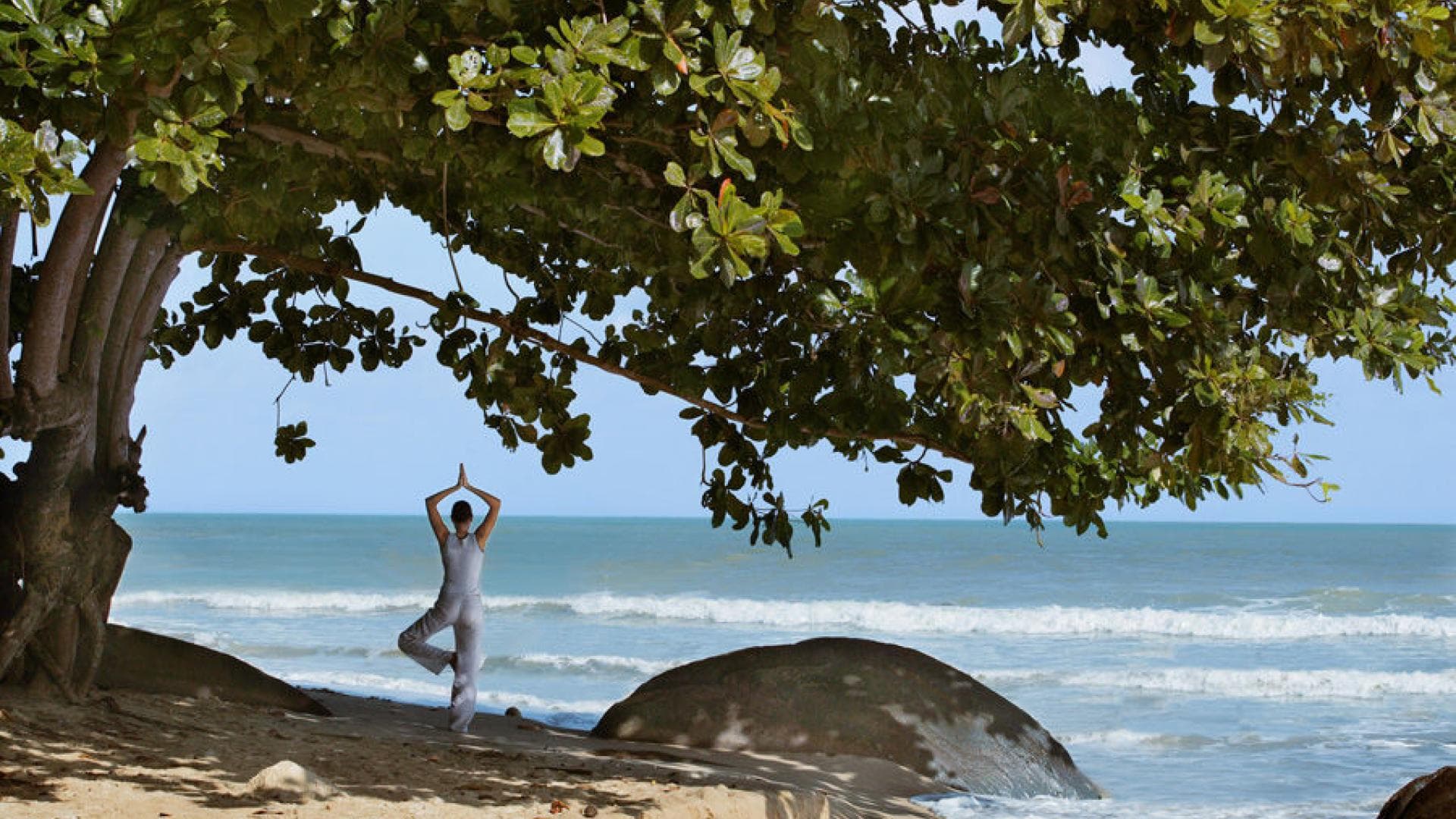 yoga-thailand-strand.jpg