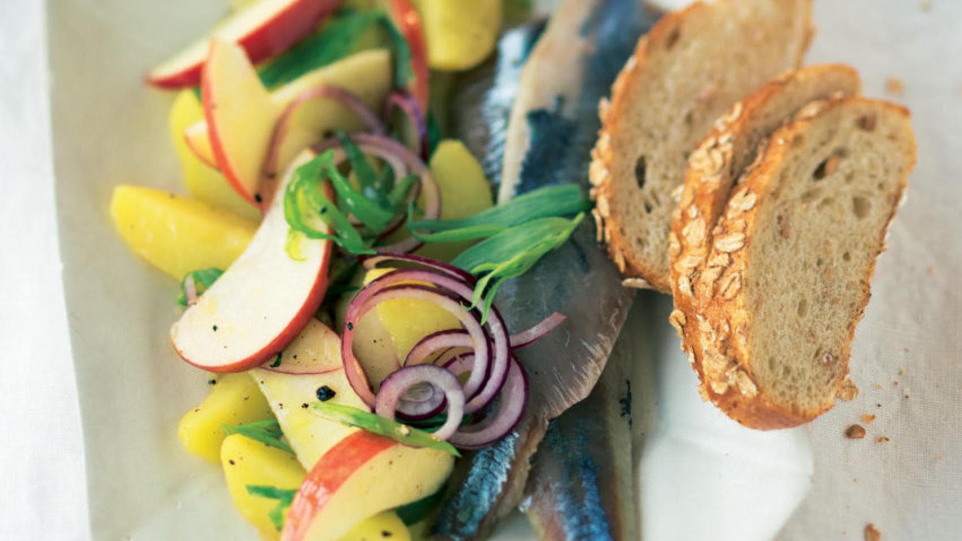 Hering zu Kartoffel-Estragon-Salat Hering zu Kartoffel-Estragon-Salat