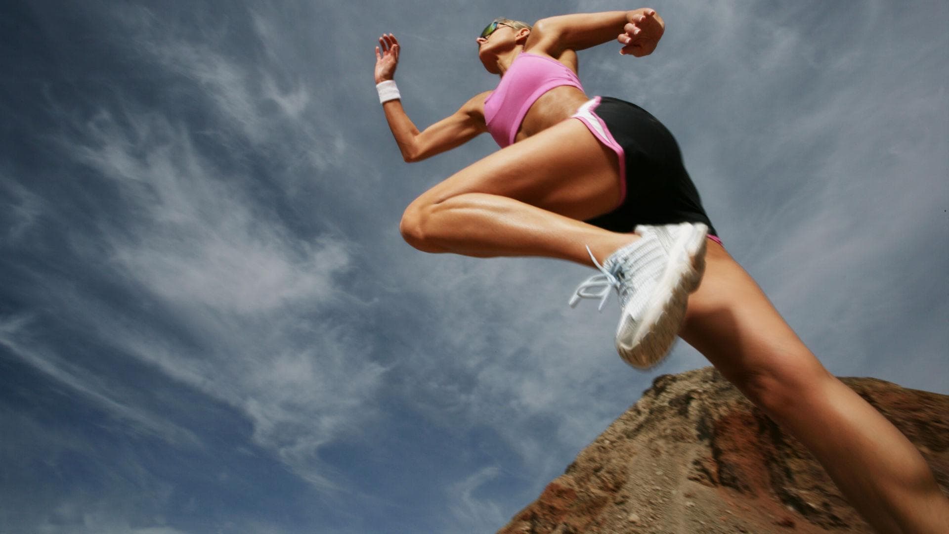 Sportliche Frau beim Joggen