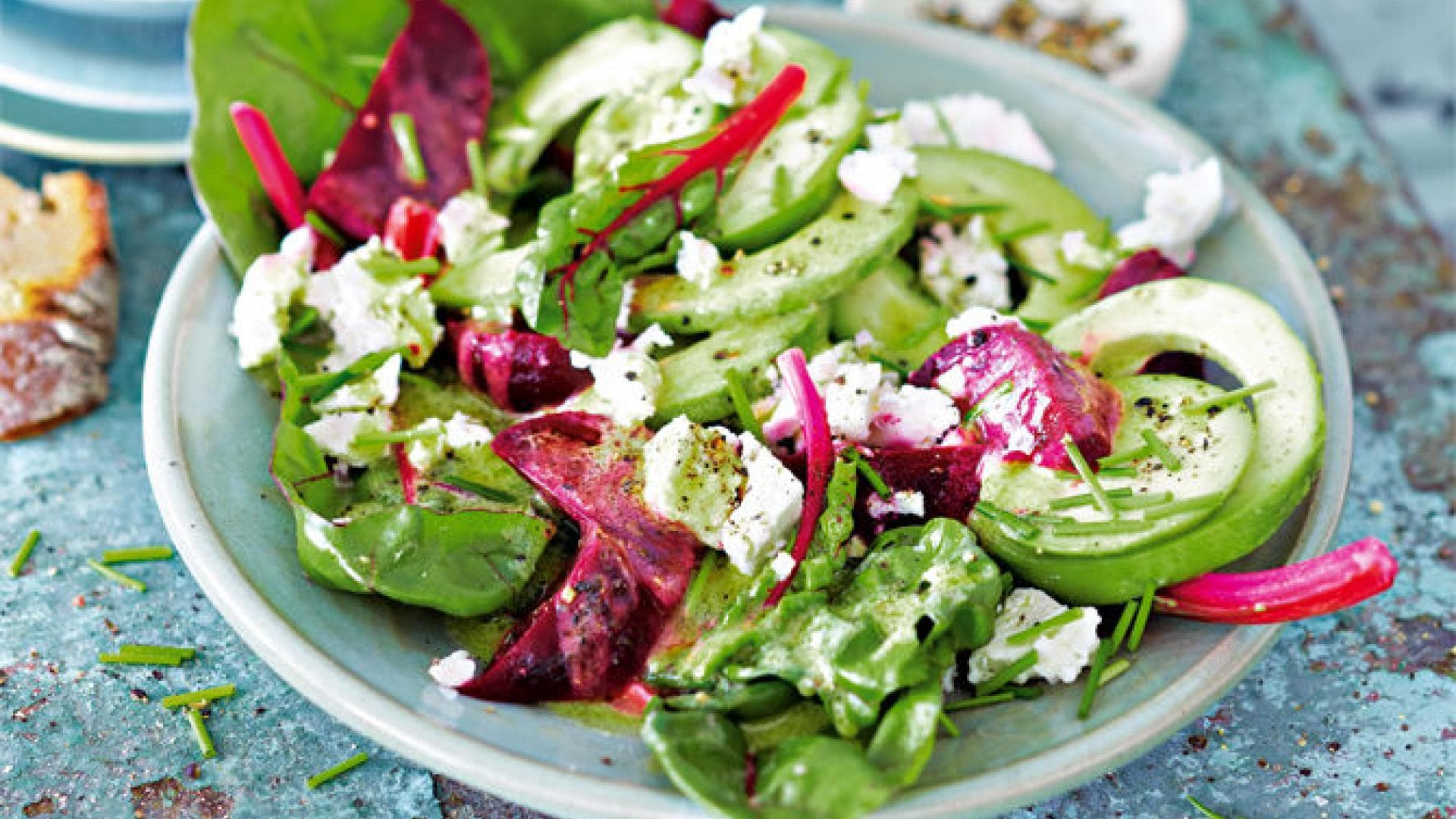 Rote Bete Avocado Salat mit Schafskäse Rote Bete Avocado Salat mit Schafskäse
