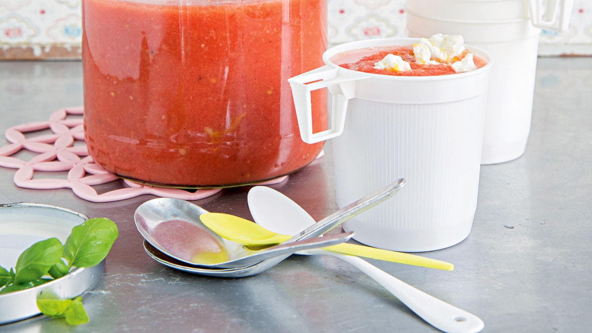 Gazpacho mit Zitronen-Feta