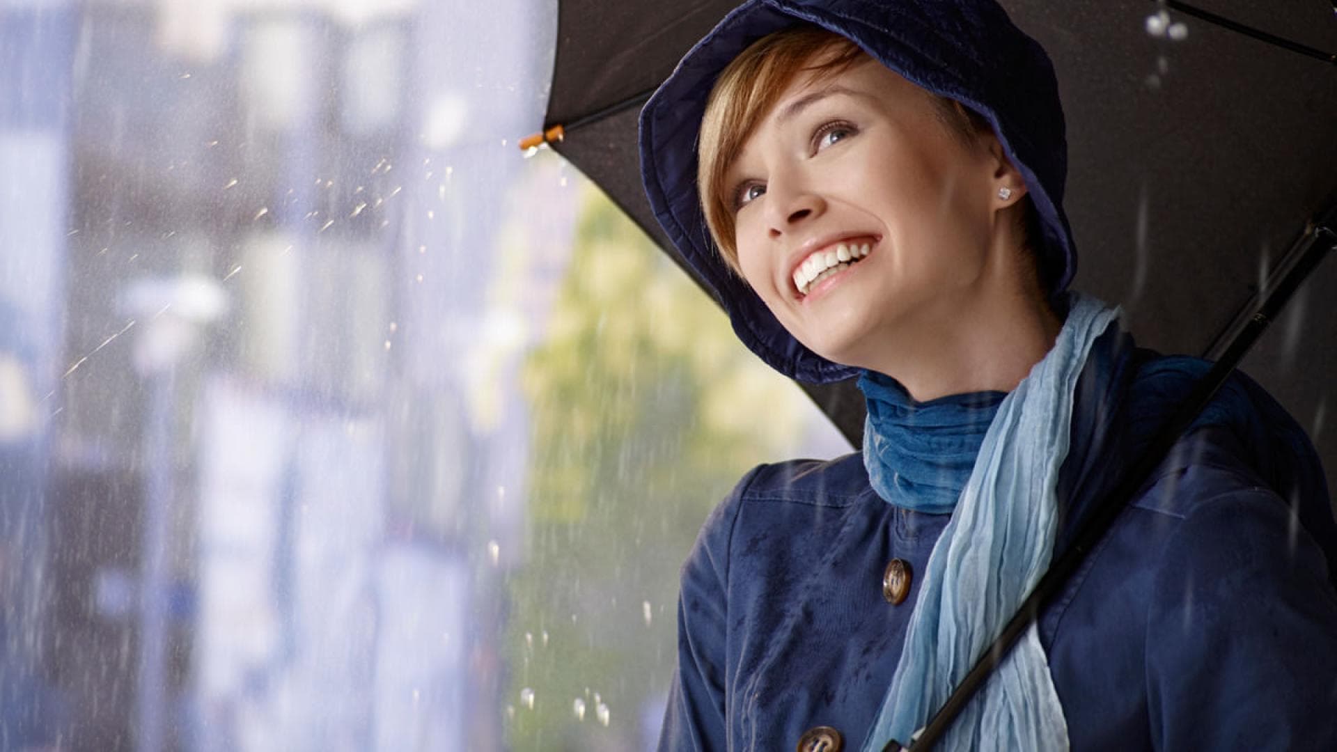 Frau mit Regenschirm