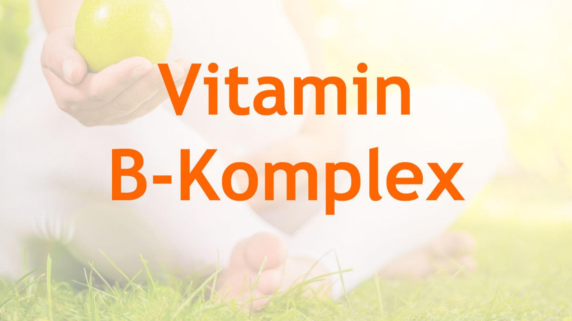 schwangere Frau mit Apfel Vitamine in der Schwangerschaft