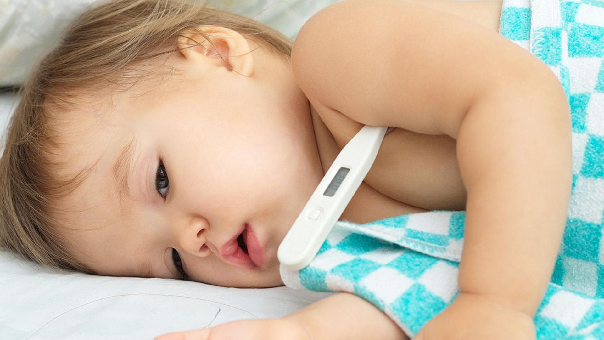 Das hohe Fieber kann für Kinder sehr unangenehm sein.