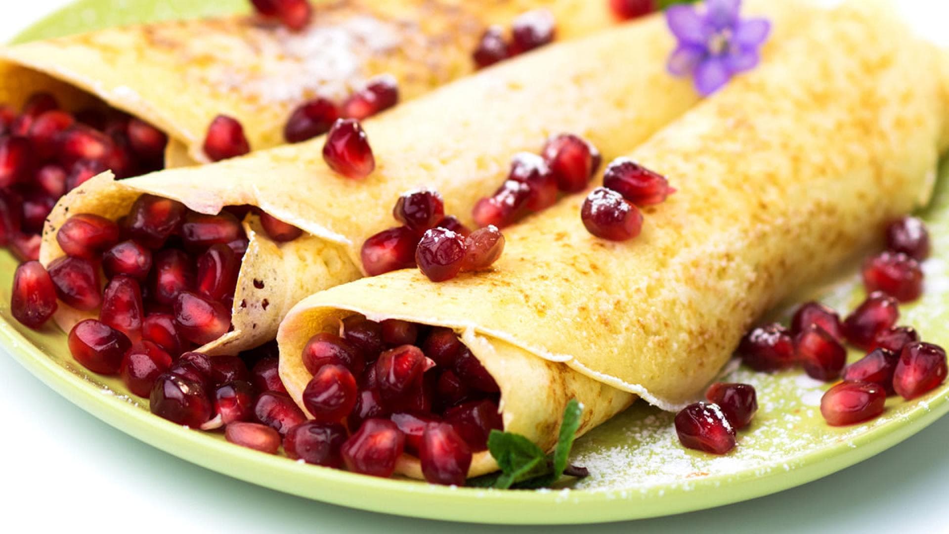 Honig-Crepes mit Granatapfel