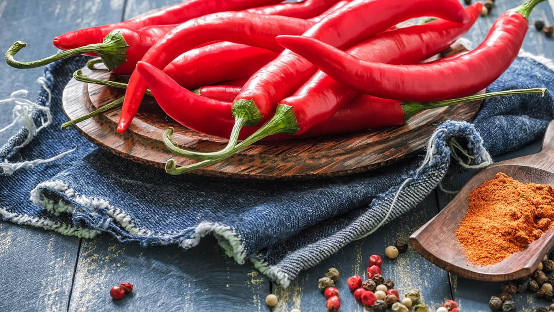 Chilischoten und Chilipulver Chilischoten und Chilipulver