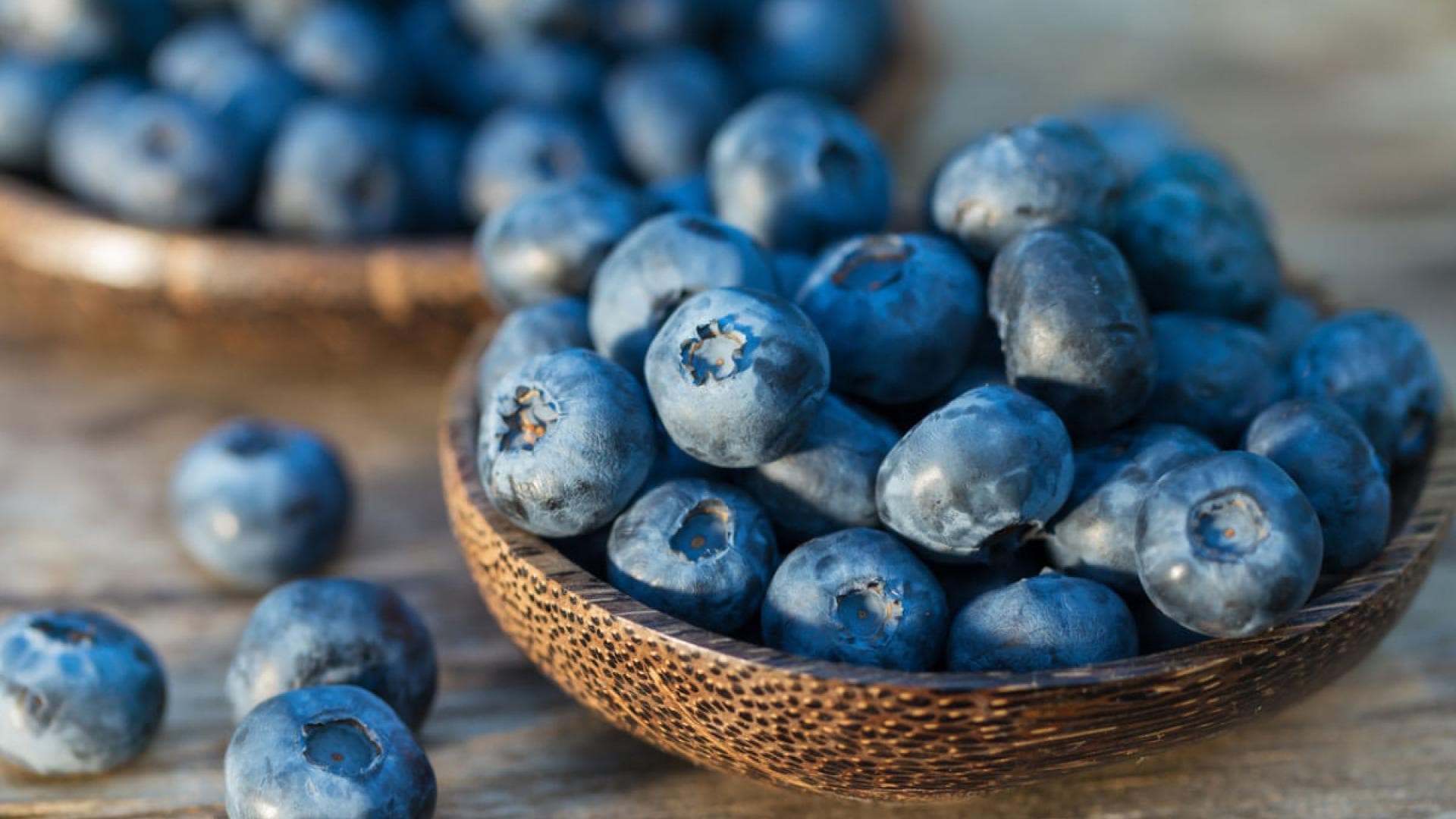 Im Vergleich zu vielen anderen Früchten haben Heidelbeeren relativ wenige Kalorien.