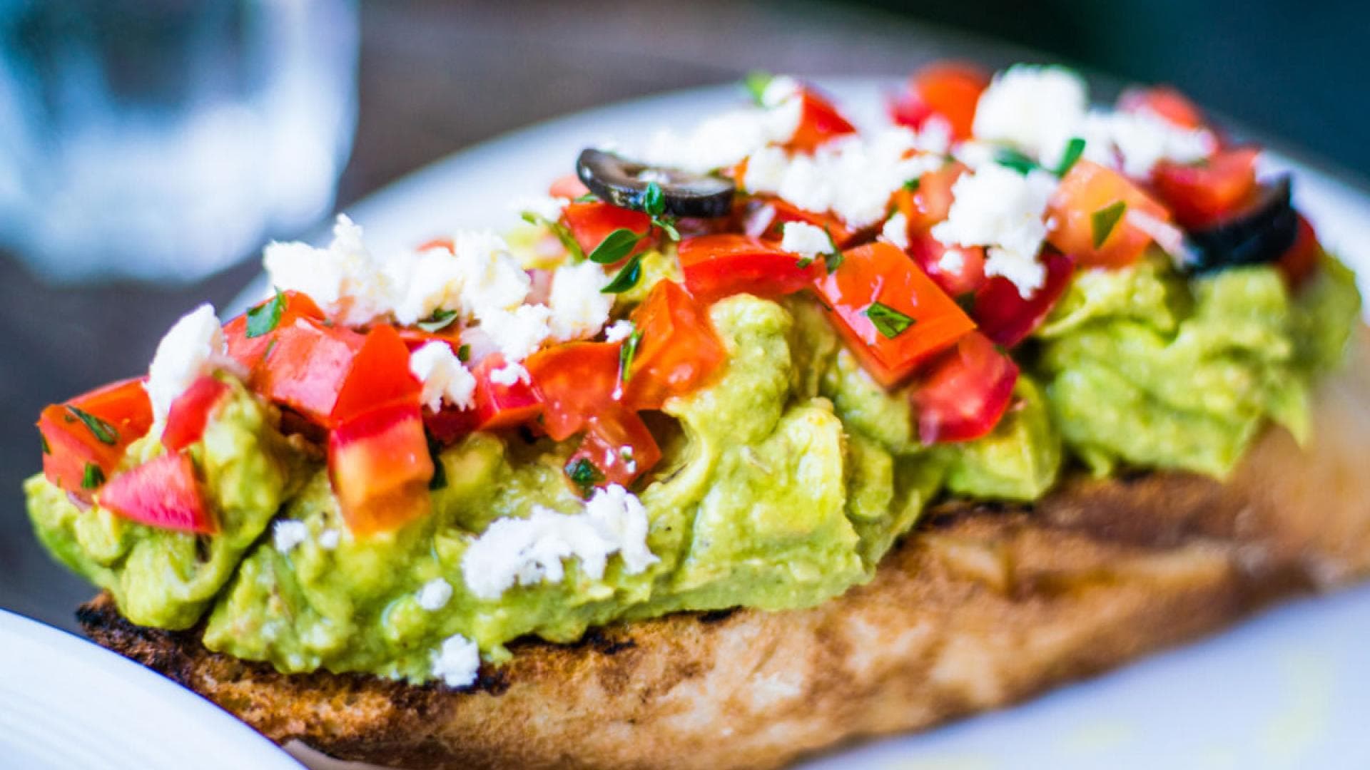 Avocadosalat mit ziegenkase-Crostini Avocadosalat mit ziegenkase-Crostini
