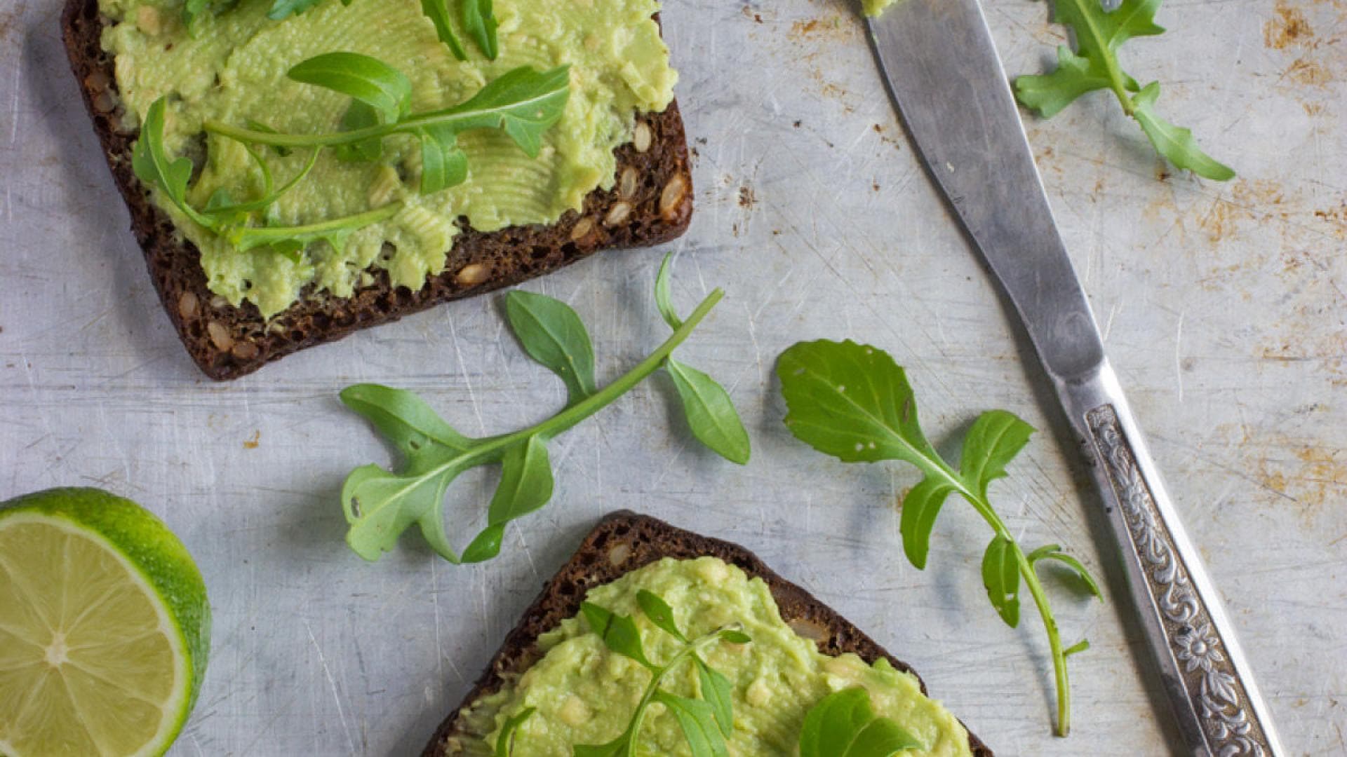 Rucola-Sandwich mit Avocadocreme