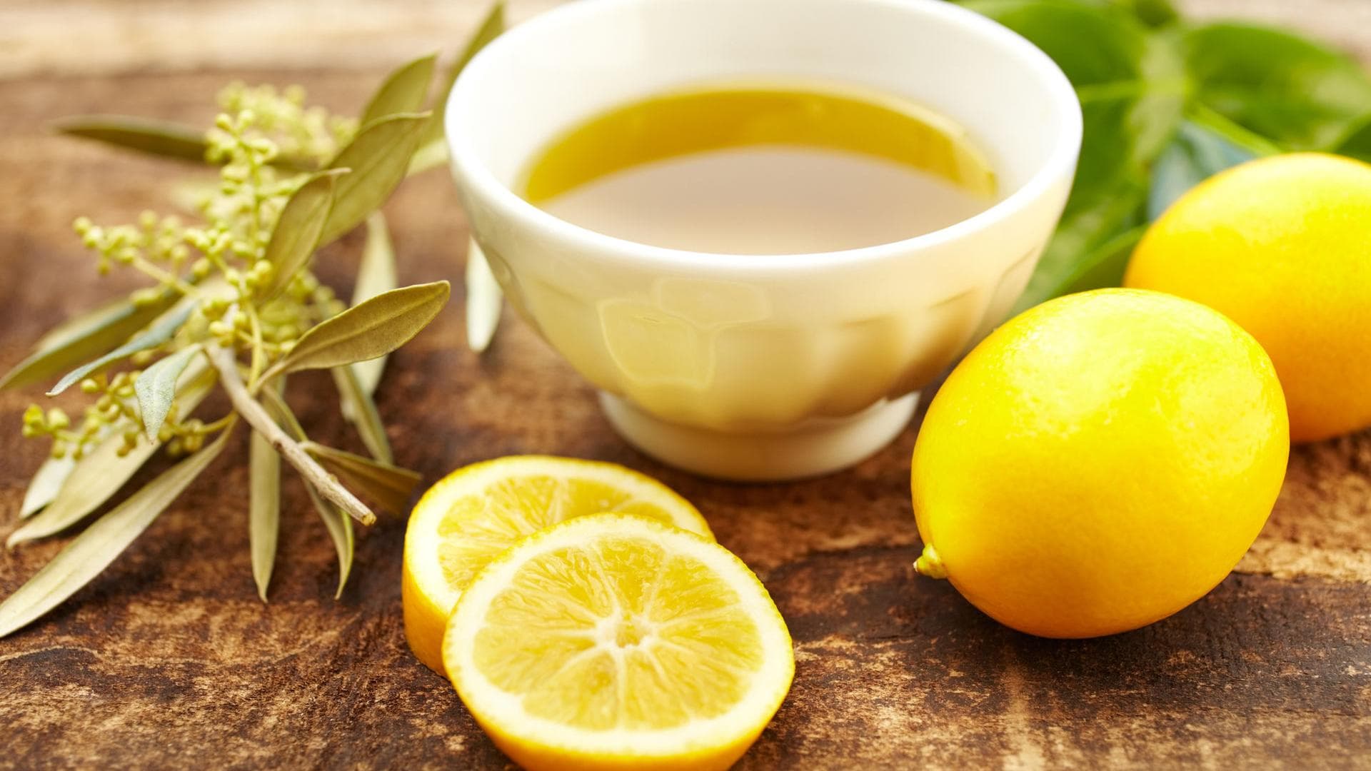 Zitronensaft Zitronensaft ist ein altbewährtes Hausmittel