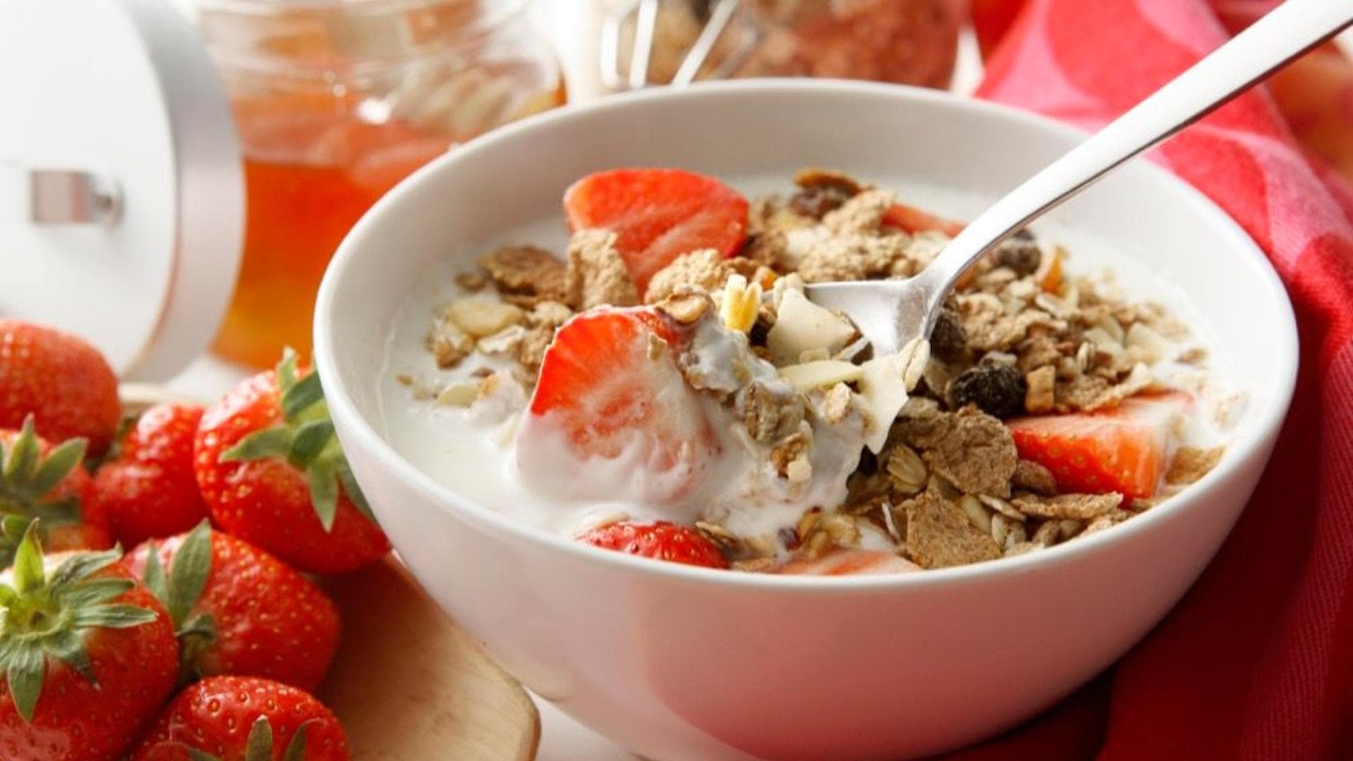 Gesundes-Muesli Gesundes Müsli mit Erdbeeren.